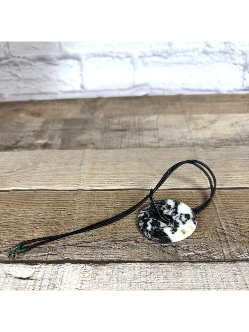 VTG 90s Snowflake Obsidian 2" Donut Pendant Santa Fe Cord Statement Necklace - Picture 8 of 8
